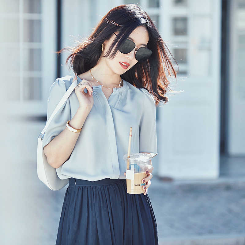 赵款款夏日告白重磅真丝双乔透气优雅复古圆领捏褶直筒短袖衬衫