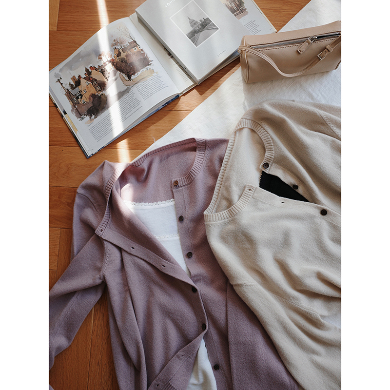 Zhao Kuan Kuan Classic Return Hanzhan White Velvet Coconut Shell Button Cashmere Sweater Loose Knit Cardigan