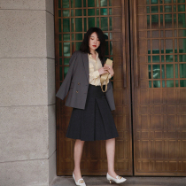Zhao Yi - si gold ratio is high and high - lean gray gray machine wash wool A - word fold half skirt