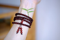 Indian small leaf purple sandalwood 6mm108 Buddha pearl old material high oil high and dense chicken blood red glass bottom oily foot