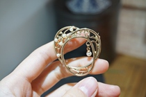 Classic copper gold-plated synthetic Pearl very classic model suitable for coat atmosphere and elegant