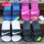 Đá nhỏ NIKE BENASSI đôi nam nữ chiến binh màu đen tinh khiết móc thể thao dép và dép giản dị 705474-091 giày dép bitis