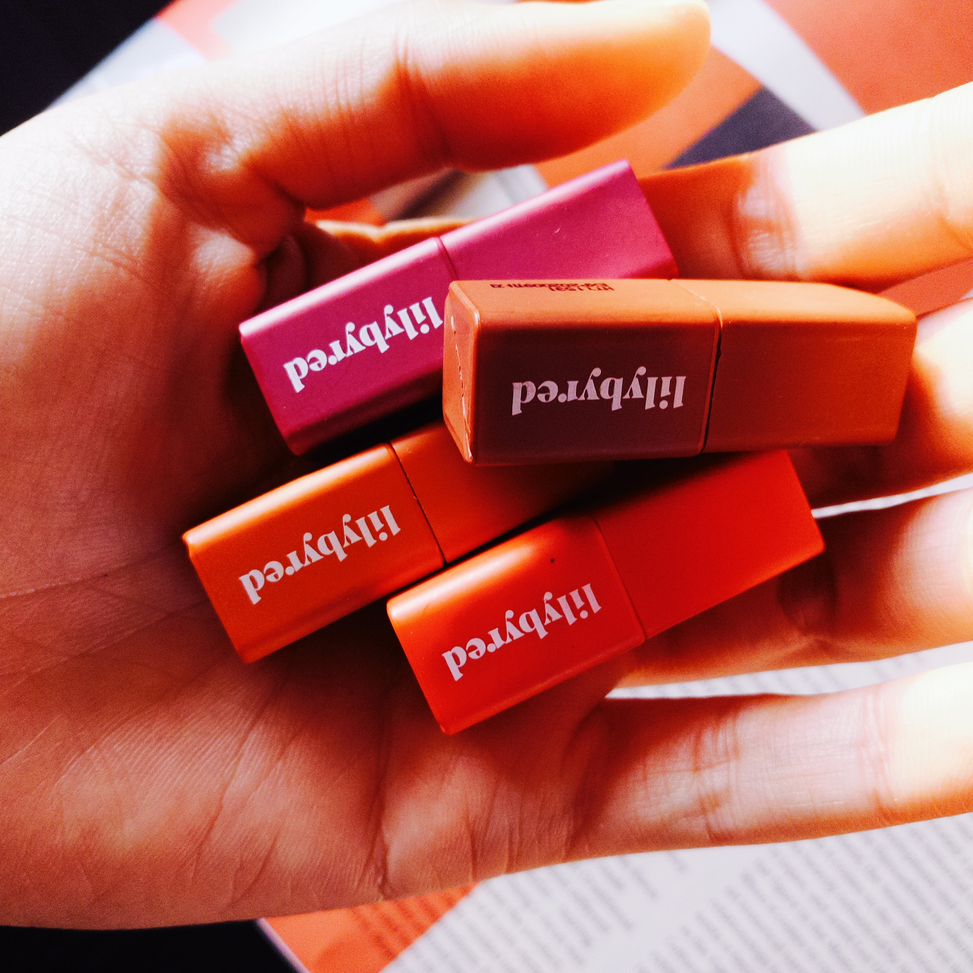 Hàn Quốc lilybyred ngay Hyun Bin lip glaze mờ môi màu lựu cà chua đỏ kéo dài 06 phiên bản giới hạn 2 - Son bóng / Liquid Rouge 	son bóng lâu trôi