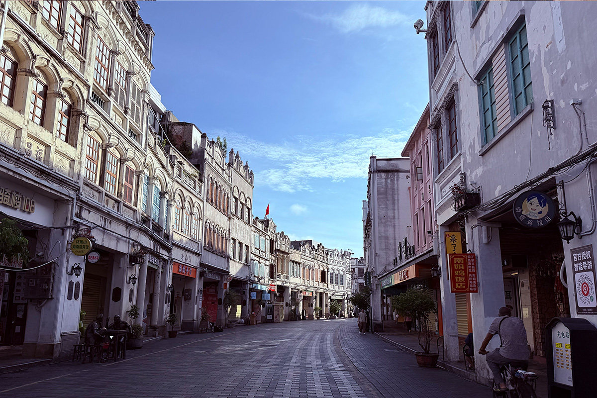换个地方发呆，清远到徐闻港过海口一日游记。