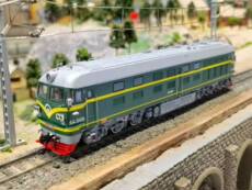 Модель поезда 百万城火车模型 ho 1/87 中国东风df4b型内燃机车