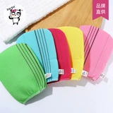 Старая корейская бабушка потирает полотенце для ванны, полотенце для ванны, перчатка для душа, потирая назад, возбужденная грязь, грязь, без боли, леди