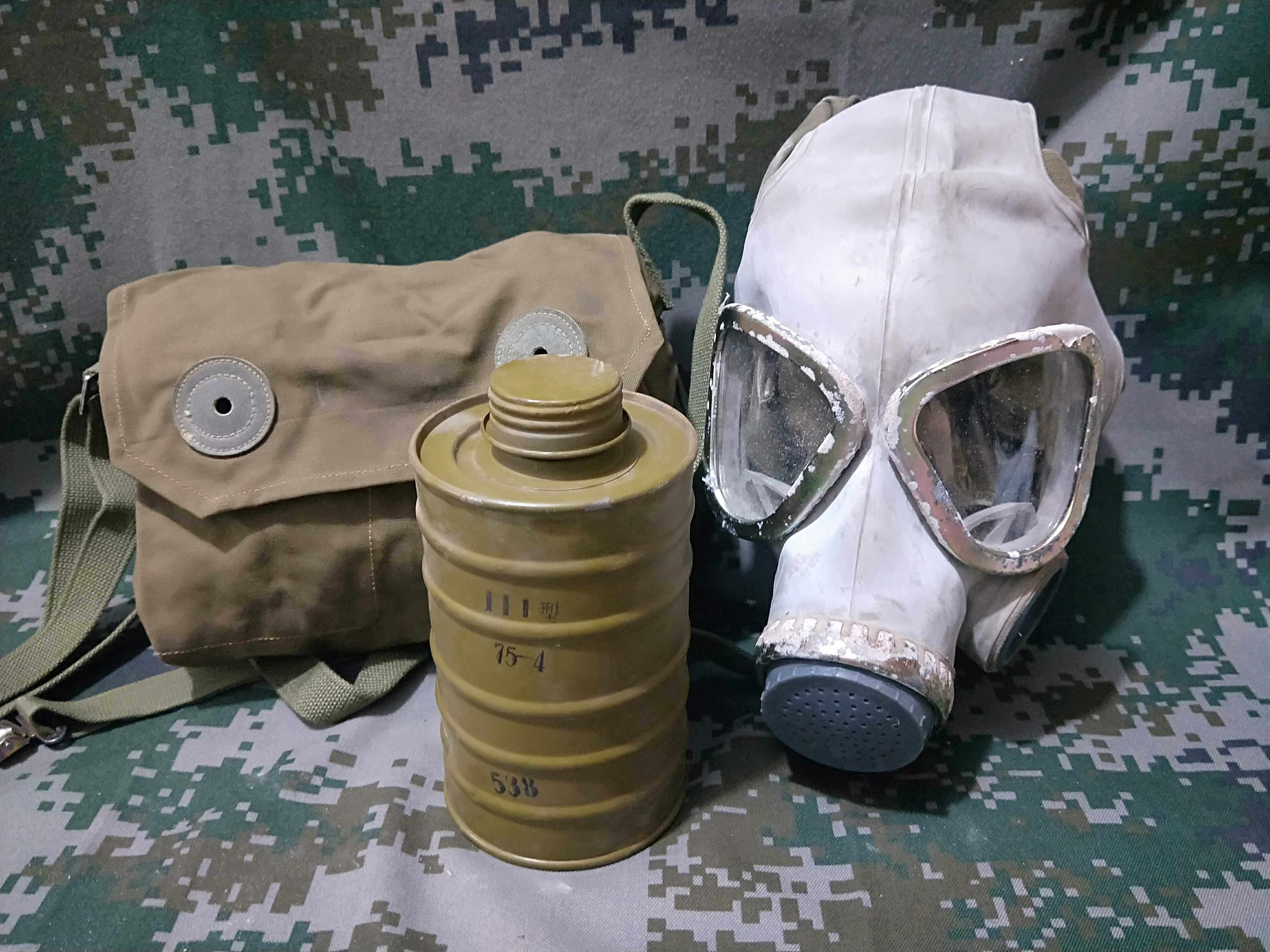 Stocks Early 69 Anti-gas masks 70s Production of themed collections Decorative Film and TV props Come on show