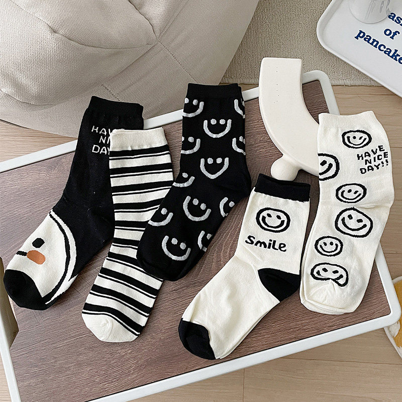 Nut Mommy Middle Skin socks in South Korea Spring and Autumn smiling black cotton wear Japanese stockings