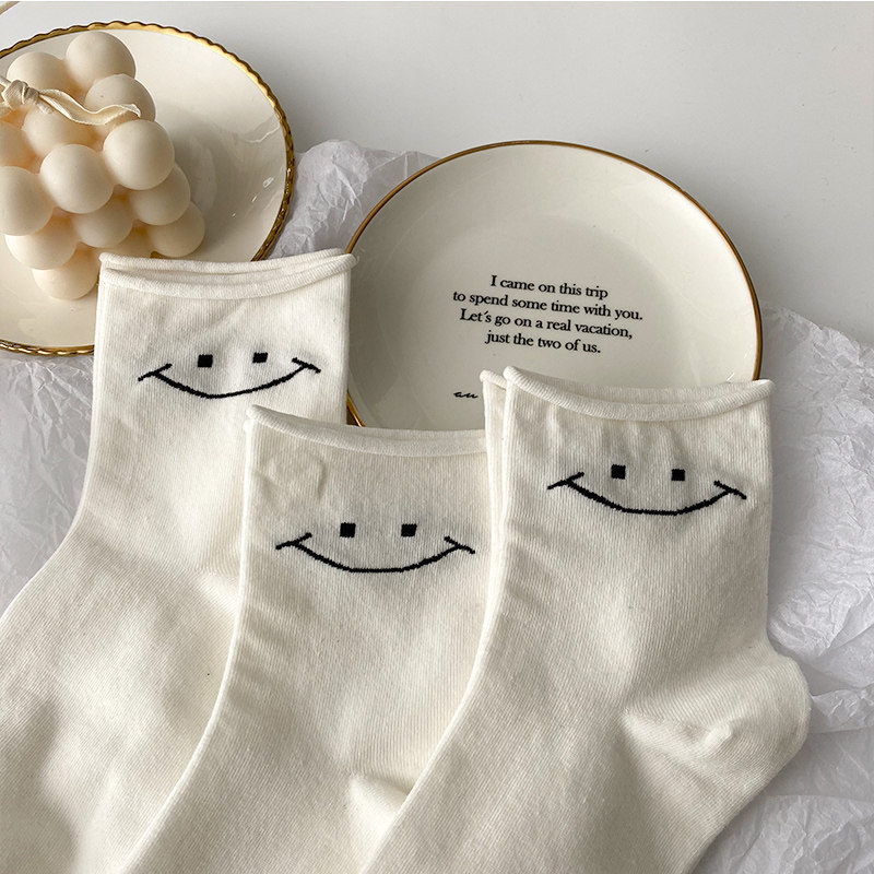 Nut Mommy Korean version of cute smiling socks Korean spring and autumn Japanese style curling white tube socks female ins tide summer