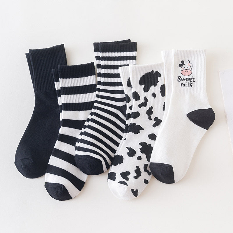 Nut mummy cow socks female middle tube socks ins tide cute black spring autumn winter Korean sports style stockings