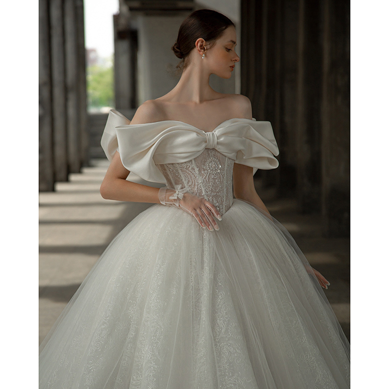 One -shoulder wedding dress bride 2024 new temperament main yarn high -level texture court style French luxury big drag light tail One -shoulder wedding dress bride 2024 new temperament main yarn high -level texture court style French luxury big drag light tail