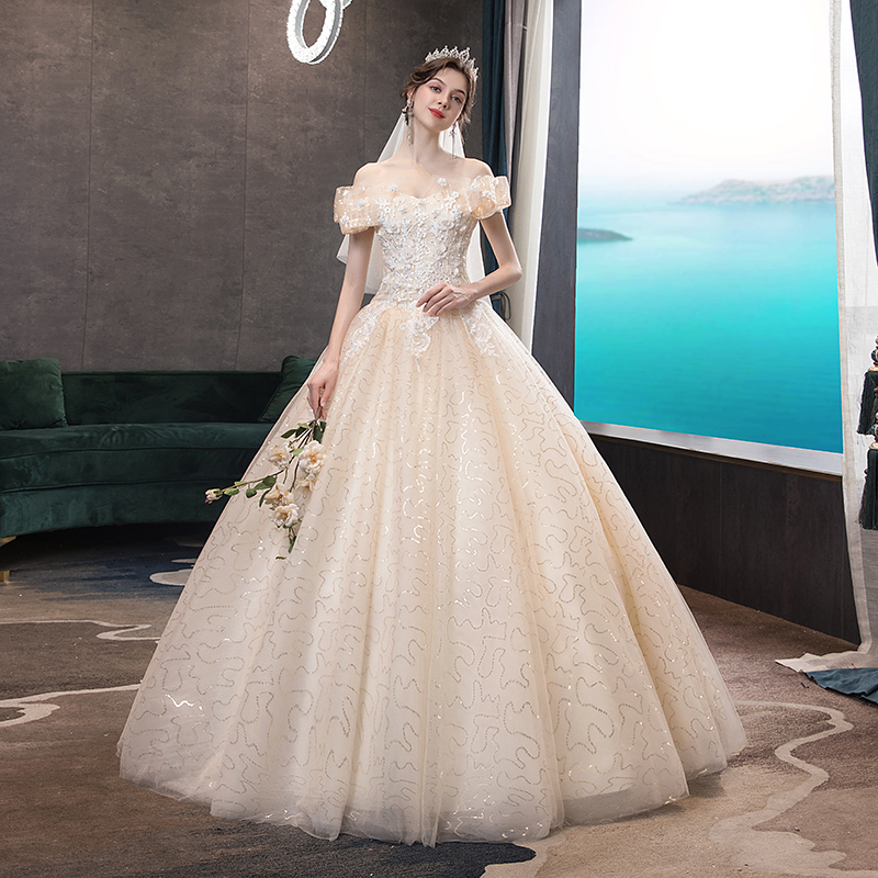 French Light Wedding Get 2024 New Bride's Marriage Mori is thin, simple, temperament, shoulder -length out of the gauze French Light Wedding Get 2024 New Bride's Marriage Mori is thin, simple, temperament, shoulder -length out of the gauze