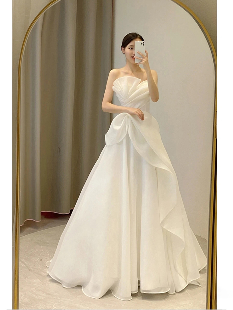 Satin tube top light wedding dress 2024 new bride main yarn qi, a small one goes out, goes out, gauze travel, light luxury trailer tail Satin tube top light wedding dress 2024 new bride main yarn qi, a small one goes out, goes out, gauze travel, light luxury trailer tail