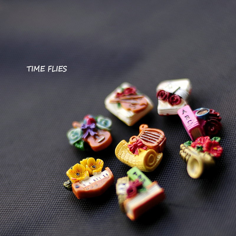 Export to Europe and the United States cute cartoon creative magnetic buckle refrigerator stickers suction violin saxophone piano guitar book name list