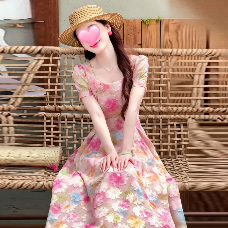 Plus-Size French-Style Holiday Gradient Pink Floral Dress for Women, Summer Short Dress with Waist-Cinching Design for Curvy Figures