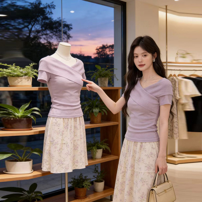 Plus-Size, Elegant and Mature Style, Purple Short-Sleeved T-Shirt for Women, Suitable for Summer, for Slightly Chubby Figures, Versatile, Slimming, with a Sense of Design, Fitted Top