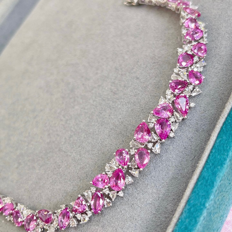 Natural Unburned Pink Sapphire 18K Bracelet with Cluster Setting, Grand Style, Direct Sales from the Manufacturer