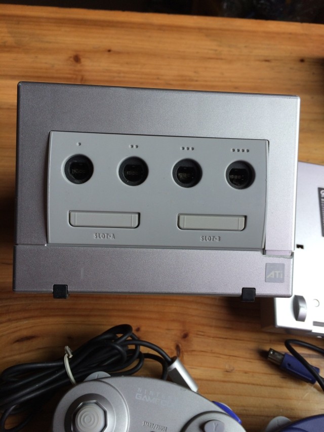 Bảng điều khiển trò chơi Nintendo NGC chính hãng Thẻ 32gSD đầy đủ các trò chơi cổ điển đọc các trò chơi ổ đĩa cứng - Kiểm soát trò chơi tay cầm xbox one x