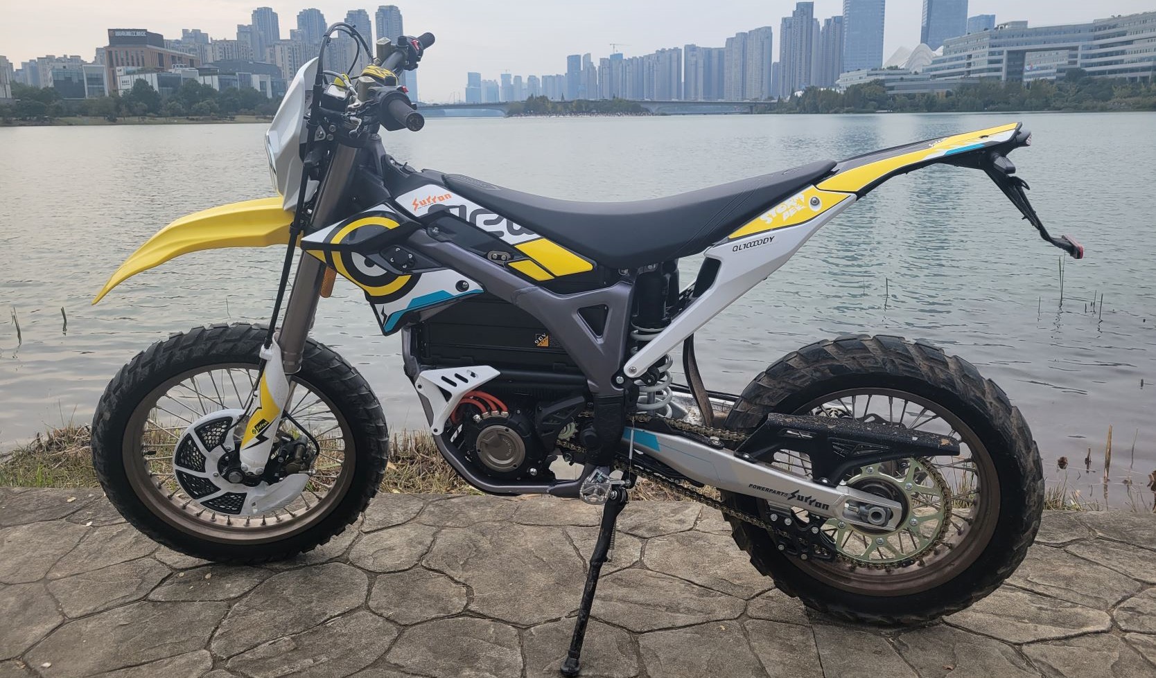 Qiulong Baofeng electric all-terrain mountain cross-country motorcycle