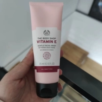 Body Shop/Vitamin E нежная промывка на лице витамина E очищающий молоко, мытье молоко молоко