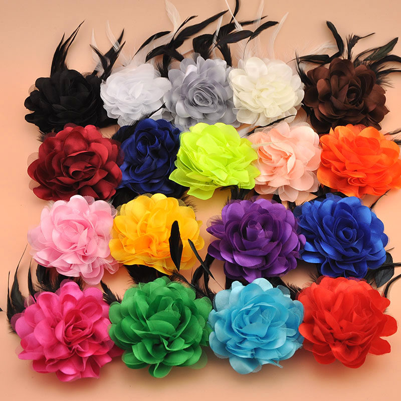 Han Baiyu Wedding Stage hosts cloth chest bra needle accessories flowers and men and women perform hair decoration