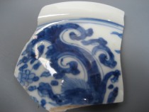 Qing Kangxi blue and white bowl with dragon pattern
