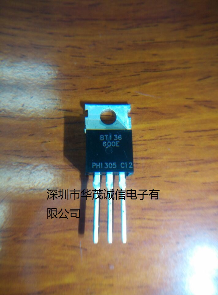 BT136-600E 4A 600V bi-directional semiconductor control rectifiers straight up TO-220