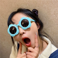 В форме цветка, синий