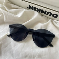 Желтый все -в -овальный черный