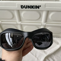 Верблюда лягушка -черная