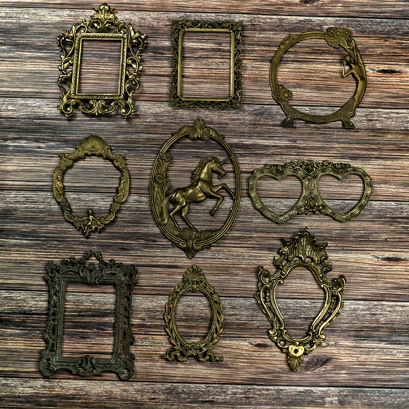 Vintage Western Antique Pure Brass Mirror Photo Frame Retro ins Photography European and American Hanging Mirror Old Fine Soft Decoration Vintage Western Antique Pure Brass Mirror Photo Frame Retro ins Photography European and American Hanging Mirror Old Fine Soft Decoration