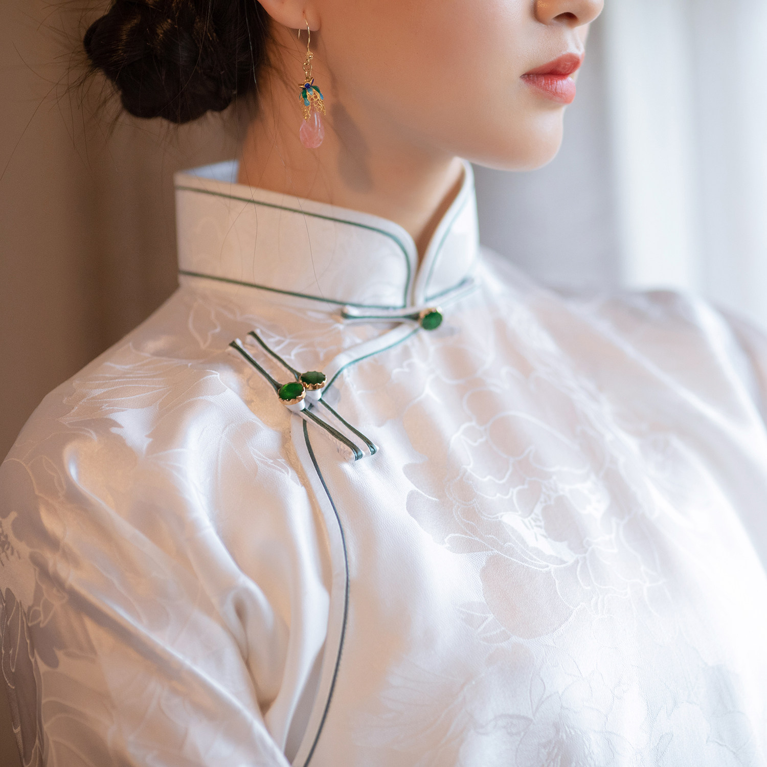 Moon Chi Hua -- a city wind flop -- spring and summer Chinese style retro Chinese style The young style jacquard satin 100 hitch a real silk qipao