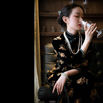 The bushes are dark -- the spring and autumn sections of the country wind up the paleolate collection of the plus-cut silk suede cut flowers without the provinces ancient French long flag robe elegance