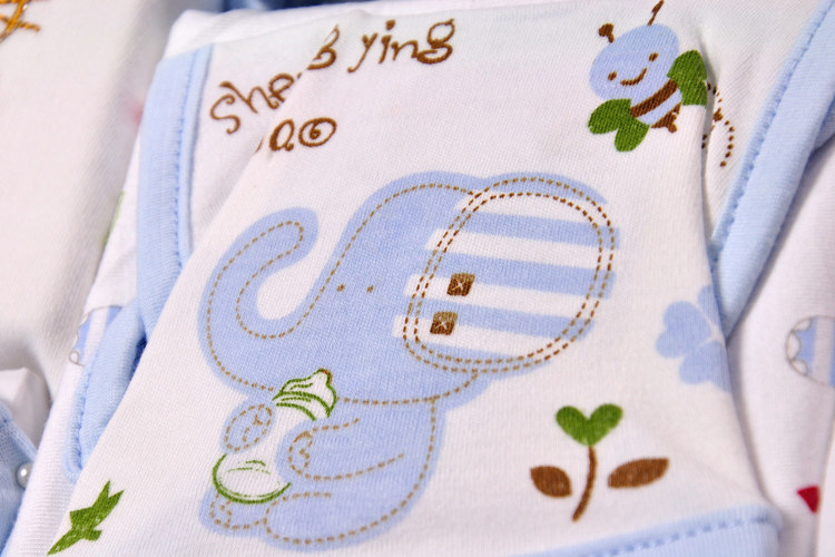 Coffret cadeau pour bébé - Vêtements + Fournitures - Ref 1952017 Image 10