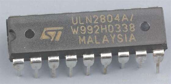 직접 플러그 ULN2804A 달링턴 트랜지스터 어레이 8NPNDIP18 품질 보증