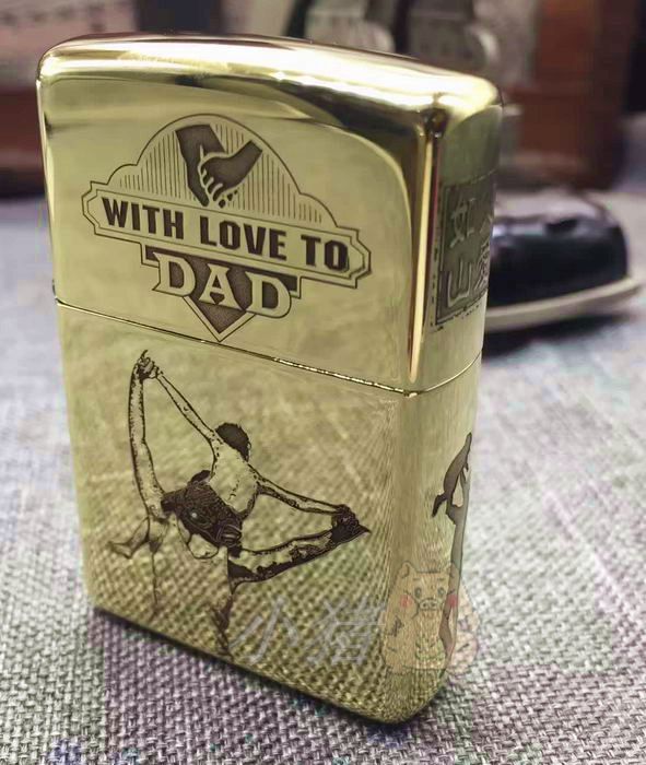 18 years old pig Zippo brass sculpted father Ie Yu Shan Father love silhouette
