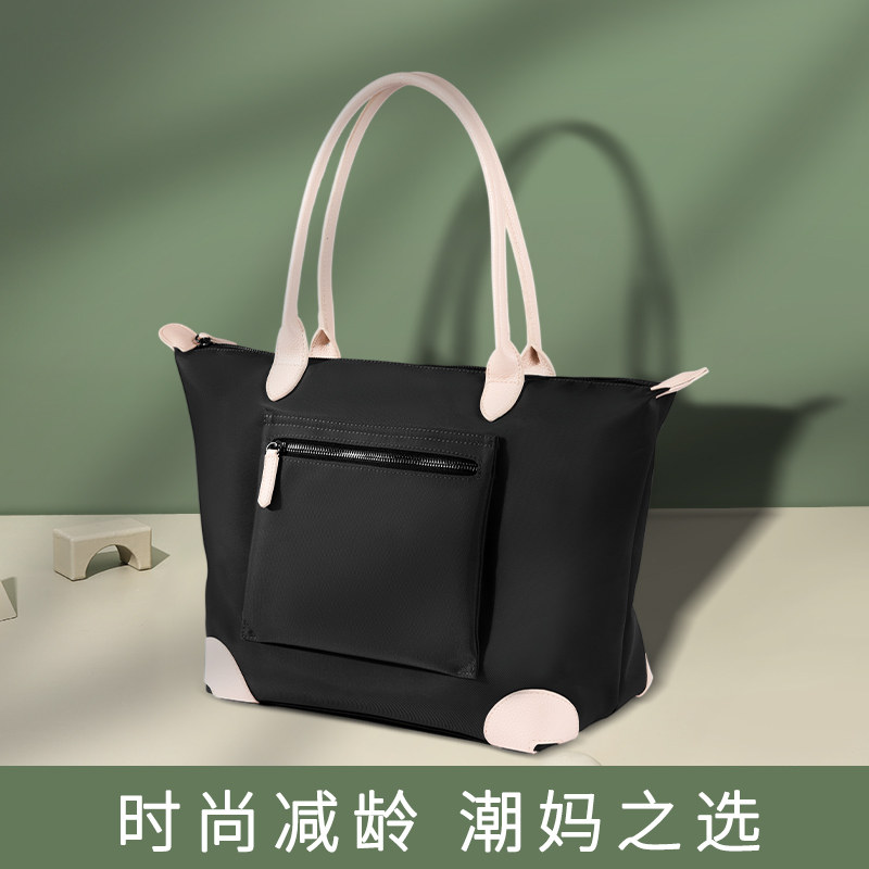 Japan 2021 new mobile mommy bag large capacity light mother and baby bag special out single shoulder inclined cross mom bag