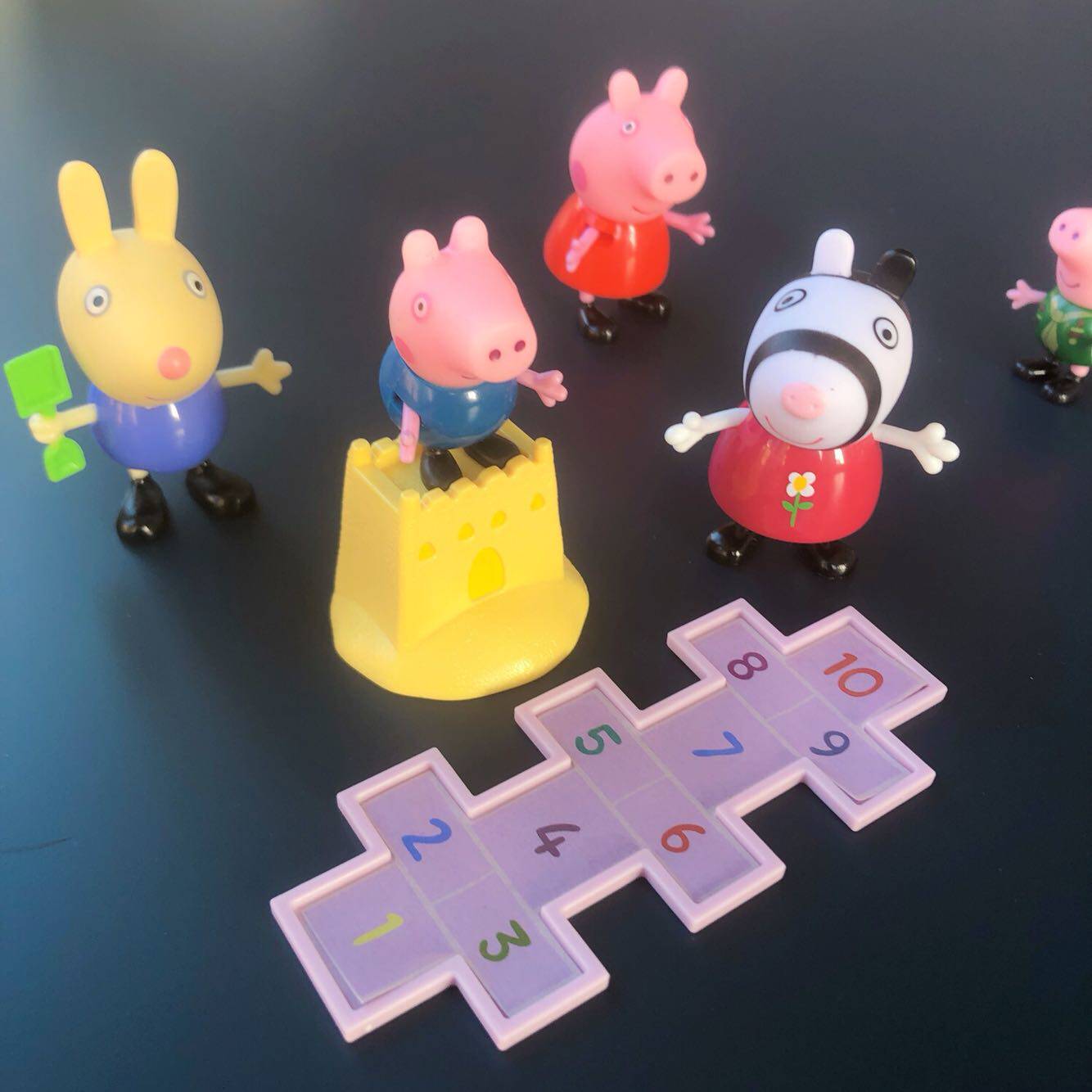 Игрушка 小猪乔治小兔瑞贝卡斑马zoe场景公仔小玩具好质量peggy OTHER