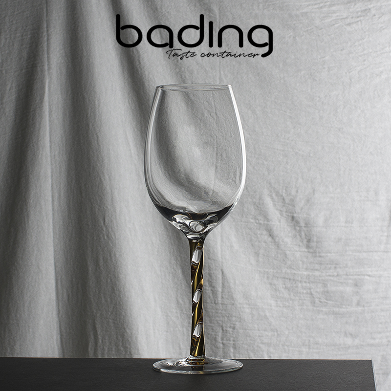 West Red City's first rich with the same bag Gold Crystal glass red wine glass High footed glass Bordeaux wine glass Home Decoration