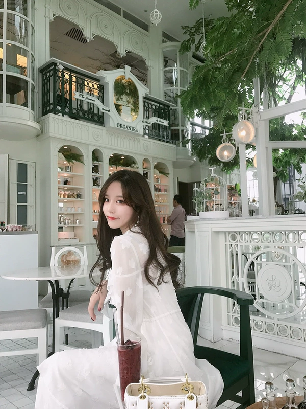 Váy voan trắng Kaye nữ mùa thu xù dài tay chữ V thêu nhẹ nhàng váy eo dài váy xoè dài