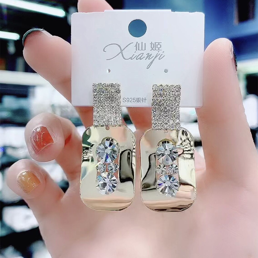High-grade atmosphere exaggerated personality niche design earrings female European and American ins high cold tide brand fashion square earrings