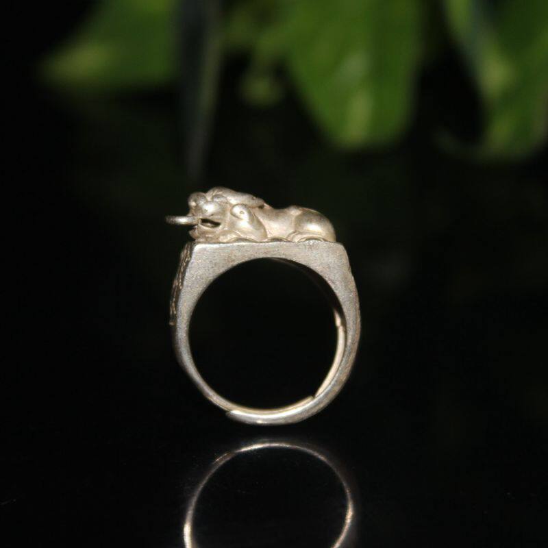 The manufacturer imitates the Qing Dynasty and supplies silver-plated white copper, antique Pixiu rings, finger rings, miscellaneous antique collections