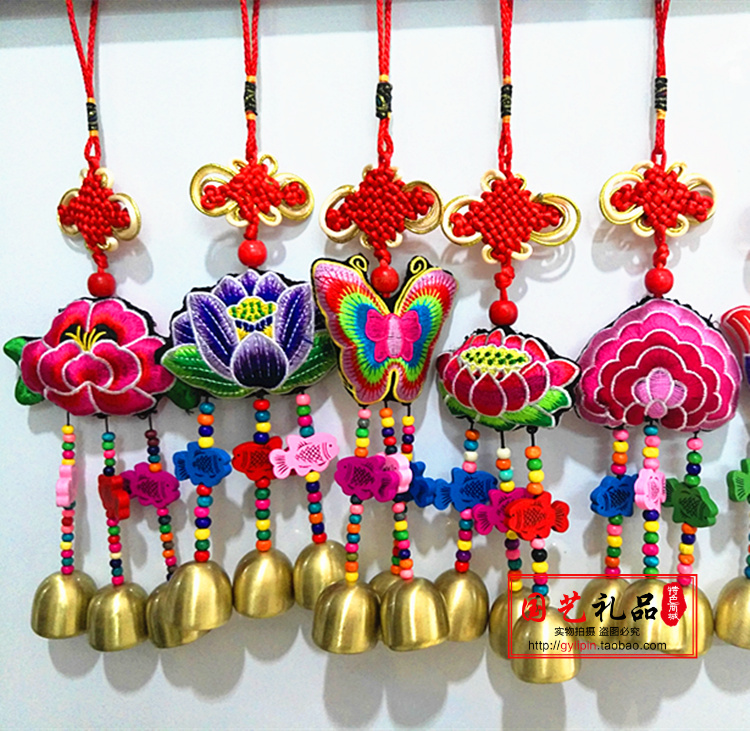 Yunnan ethnic wind cloth art embroidered wind bells blossom with rich and expensive embroideries and wind bells family decorations with wind bells hanging decorations-Taobao
