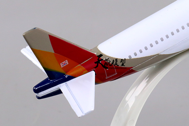 Mô hình máy bay hợp kim 1: 400 a320 Asiana Airlines hoàn thành máy bay chở khách trang trí máy bay đồ chơi có bánh xe mô hình lamborghini