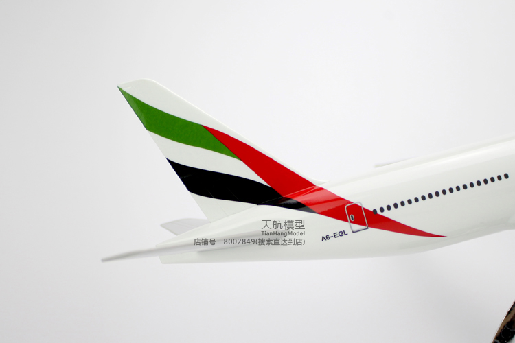 New mô hình tĩnh máy bay mô hình mô phỏng máy bay chở khách Boeing 777 Emirates 47 cm động cơ rỗng mô hình xe tăng