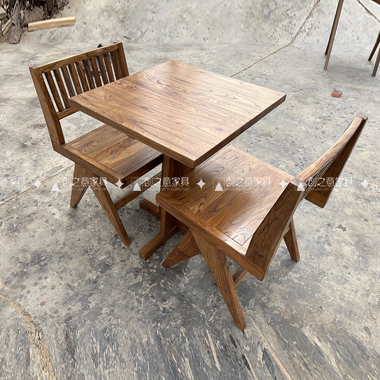 侘寂风实木餐桌怎么选?商用复古方桌推荐+搭配攻略-商用餐桌-淘宝百科网