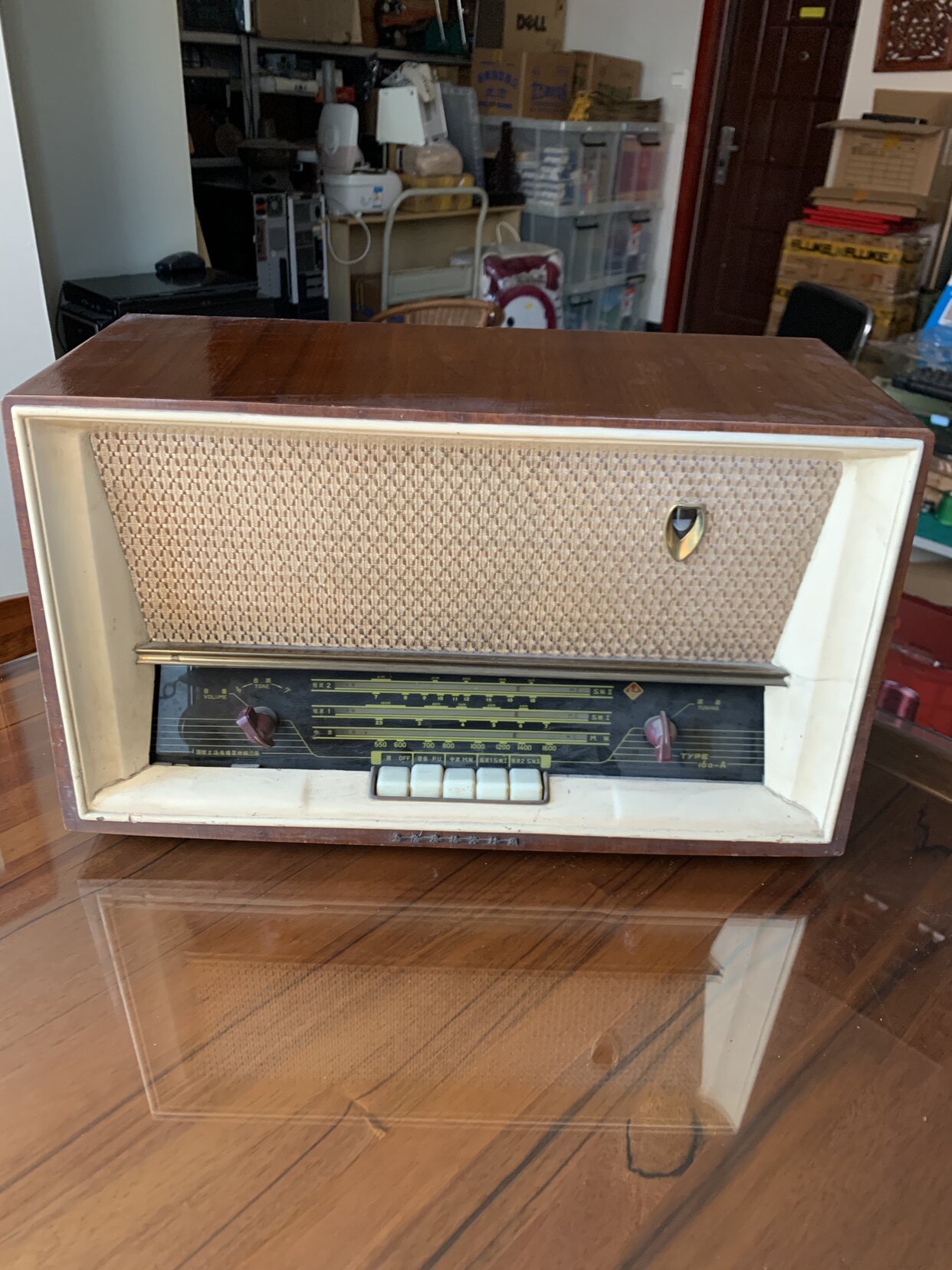 Shanghai brand 160-A vacuum tube radio old objects in the 1960s