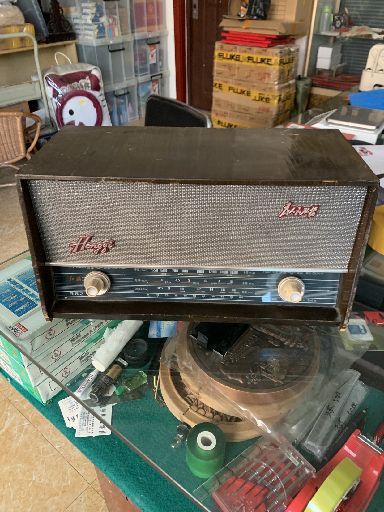Shanghai Hongqi brand 582 vacuum tube radio old objects