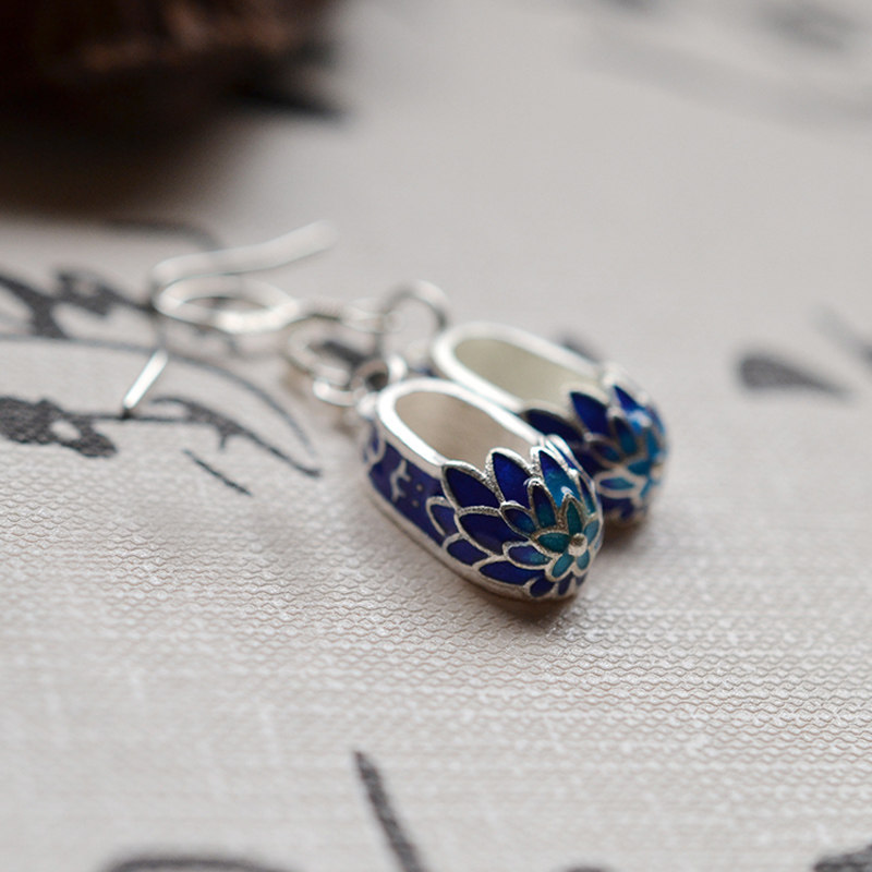 Original handmade Chinese wind embroidered shoes View Thai blue Porcelain Burned Blue Earrings Earrings Optional Accessories Box