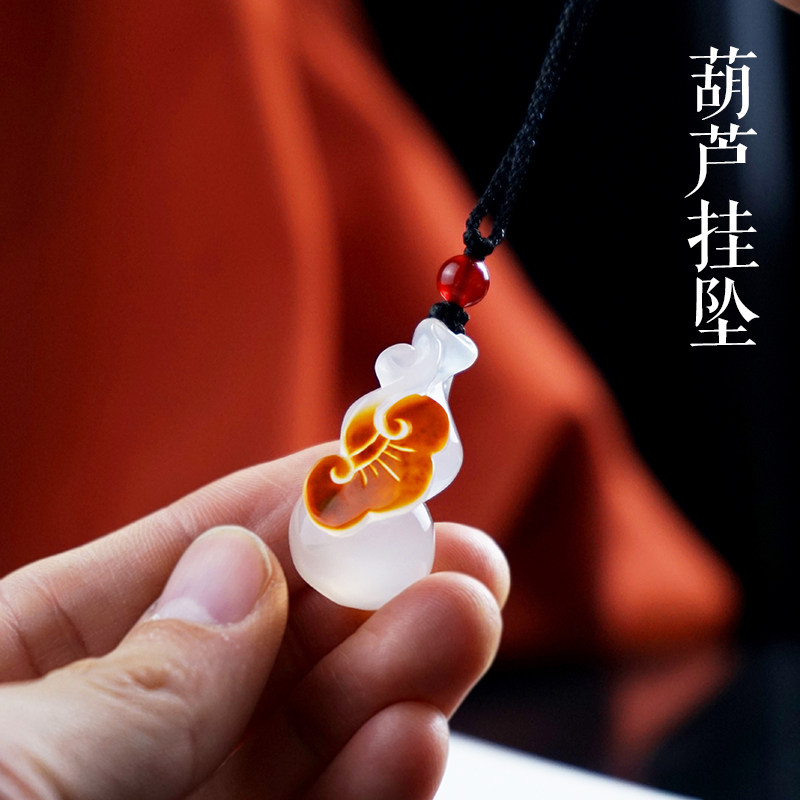 Natural small hyacinth pendant sweaty necklace pendant male and female jade medullary agate Chaeplinth Necklace Pendant Small Ornament